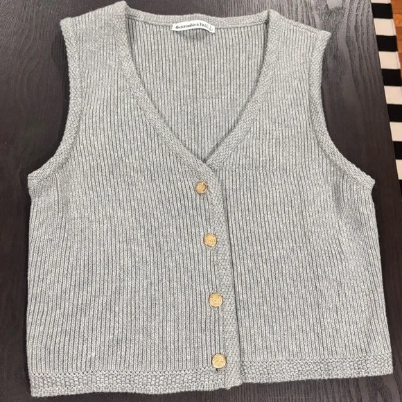 Abercrombie & Fitch Mara Gray Button-Up Sweater Vest - Picture 2 of 8